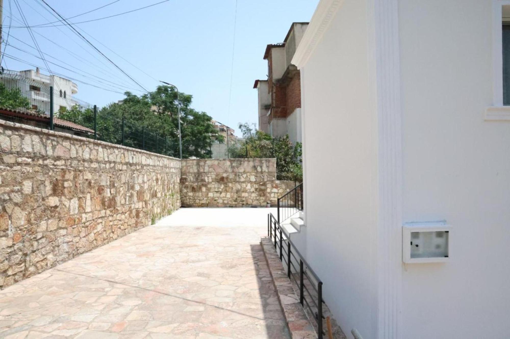 Season Villa Sarandë